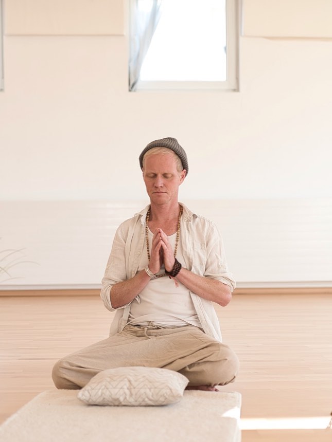 Ulrich Haug bei der Körperarbeit im Intention Circle